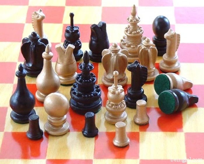 How many chess pieces are there?