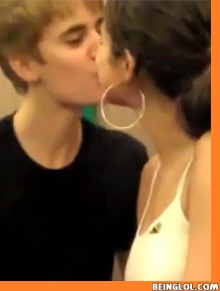 Justin Bieber and Selena Gomez Kiss