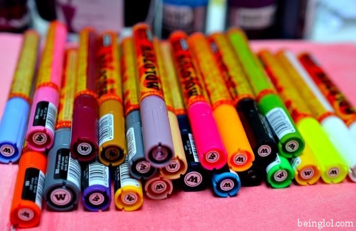 How many paint pens are there?