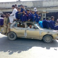 How many people on The car ?