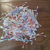 How many Q-tips here?